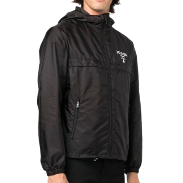 프라다 리나일론 레터링 로고 패치 블루종 바람막이 - V 공장 【매장 - 리셀가 220만원대】